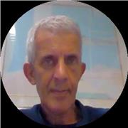 Ex dirigente bancario impartisce lezioni di matematica a studenti delle medie e del biennio